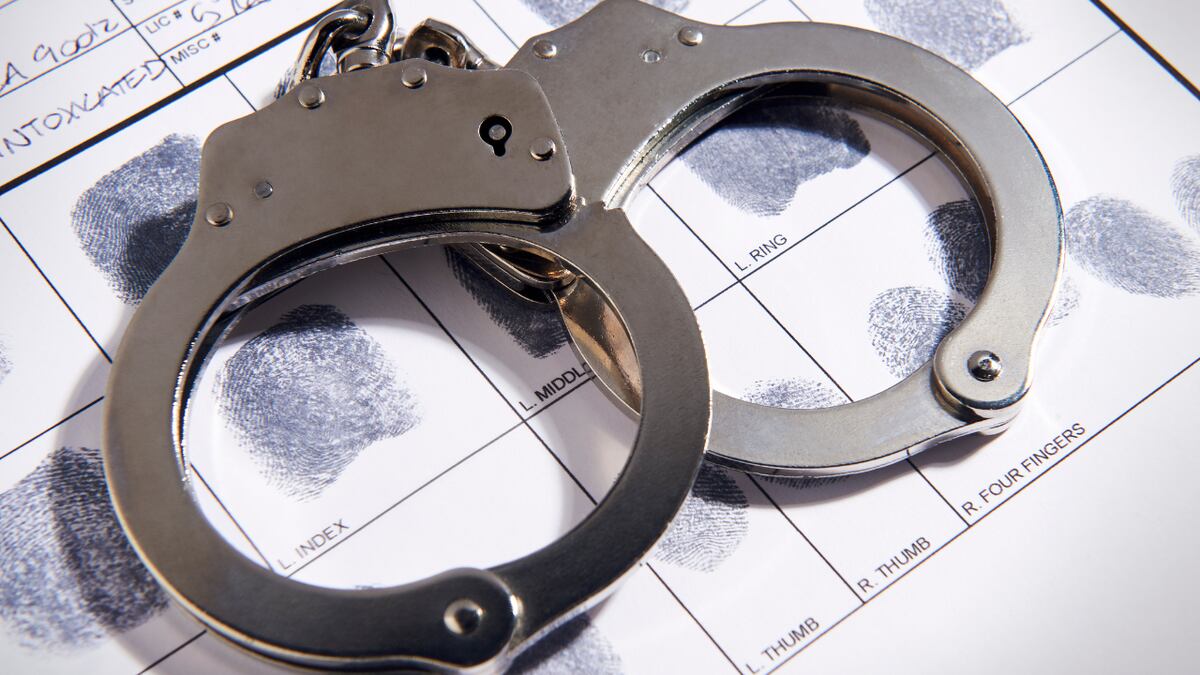 01 arrest handcuffs